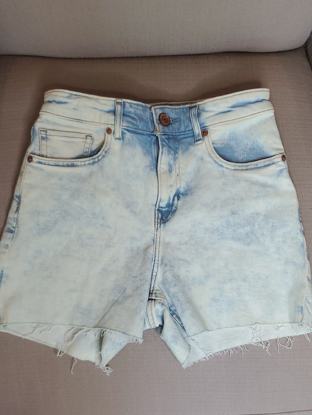 Express Light Blue Acid Wash Denim Midi High Rise 80's Shorts Raw Edge Size 0
